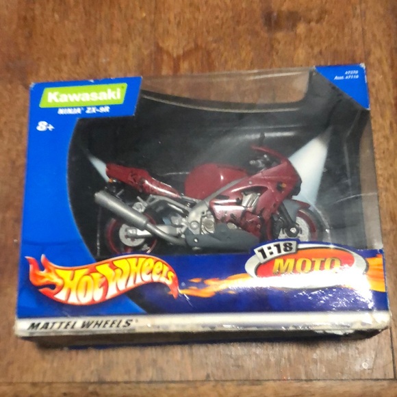 Mattel Hot Wheels Kawasaki Die Cast Motorcycles 1:18 - Picture 1 of 10